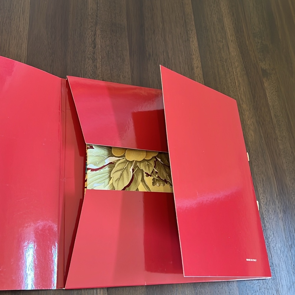 Salvatore Ferragamo 100%Silk Scarf with box - Picture 11 of 13